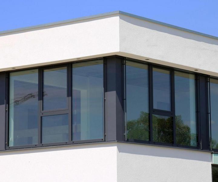 Bénéficiez de notre accompagnement pour l’installation de fenêtres en aluminium !